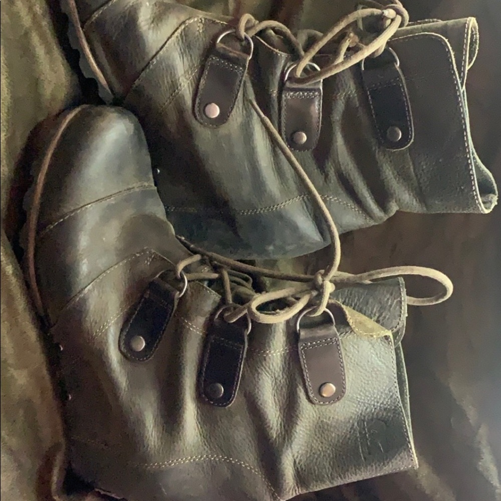 Used sorel wedge boots